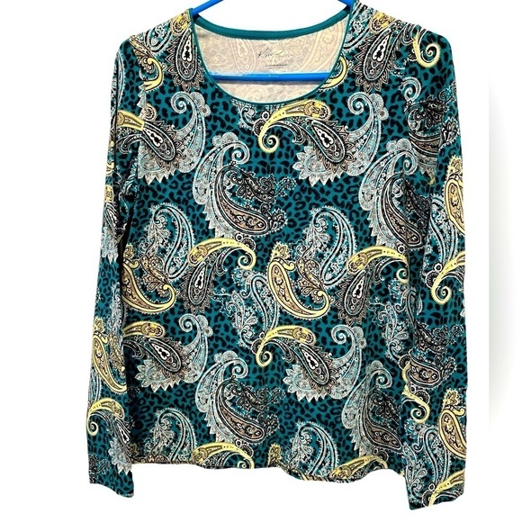 Long sleeve tee. Great green and yellow contemporary print. Scoop neck. Small
C - Picture 1 of 5